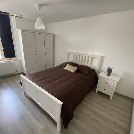 Joli Appartement Avec Parking Gratuit Sur Place Живе Екстериор снимка