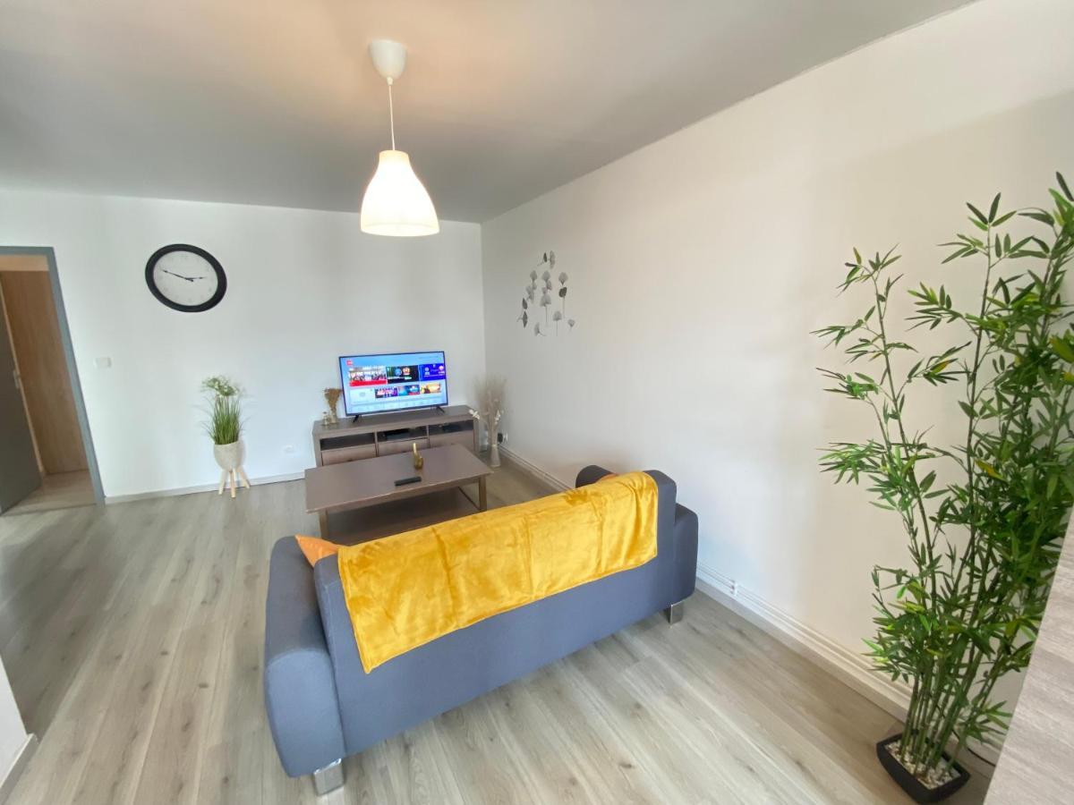 Joli Appartement Avec Parking Gratuit Sur Place Живе Екстериор снимка