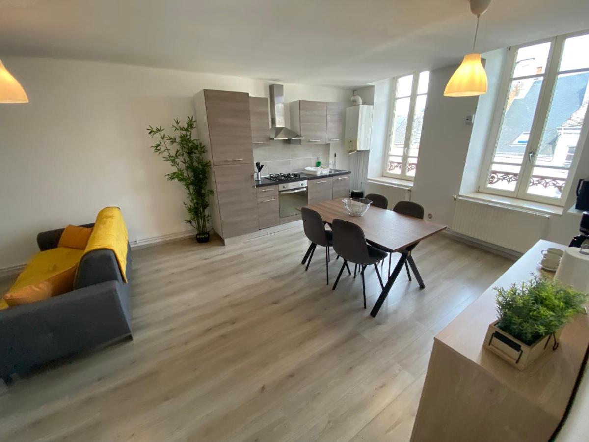 Joli Appartement Avec Parking Gratuit Sur Place Живе Екстериор снимка