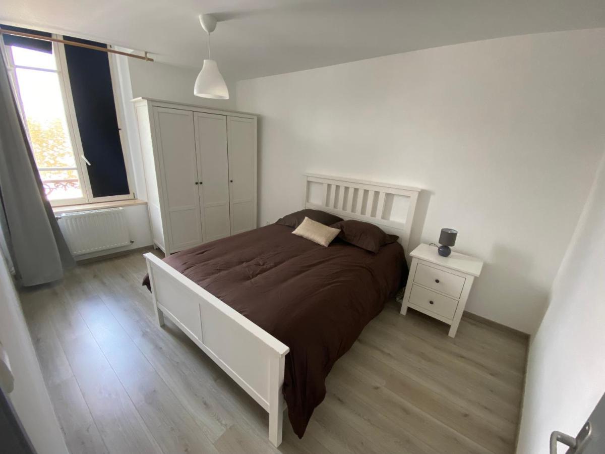 Joli Appartement Avec Parking Gratuit Sur Place Живе Екстериор снимка