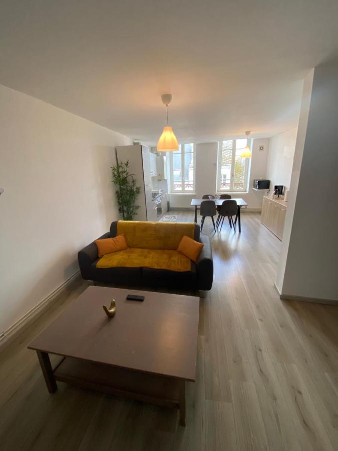 Joli Appartement Avec Parking Gratuit Sur Place Живе Екстериор снимка