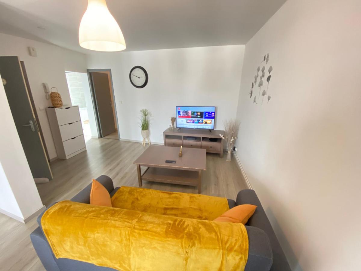 Joli Appartement Avec Parking Gratuit Sur Place Живе Екстериор снимка