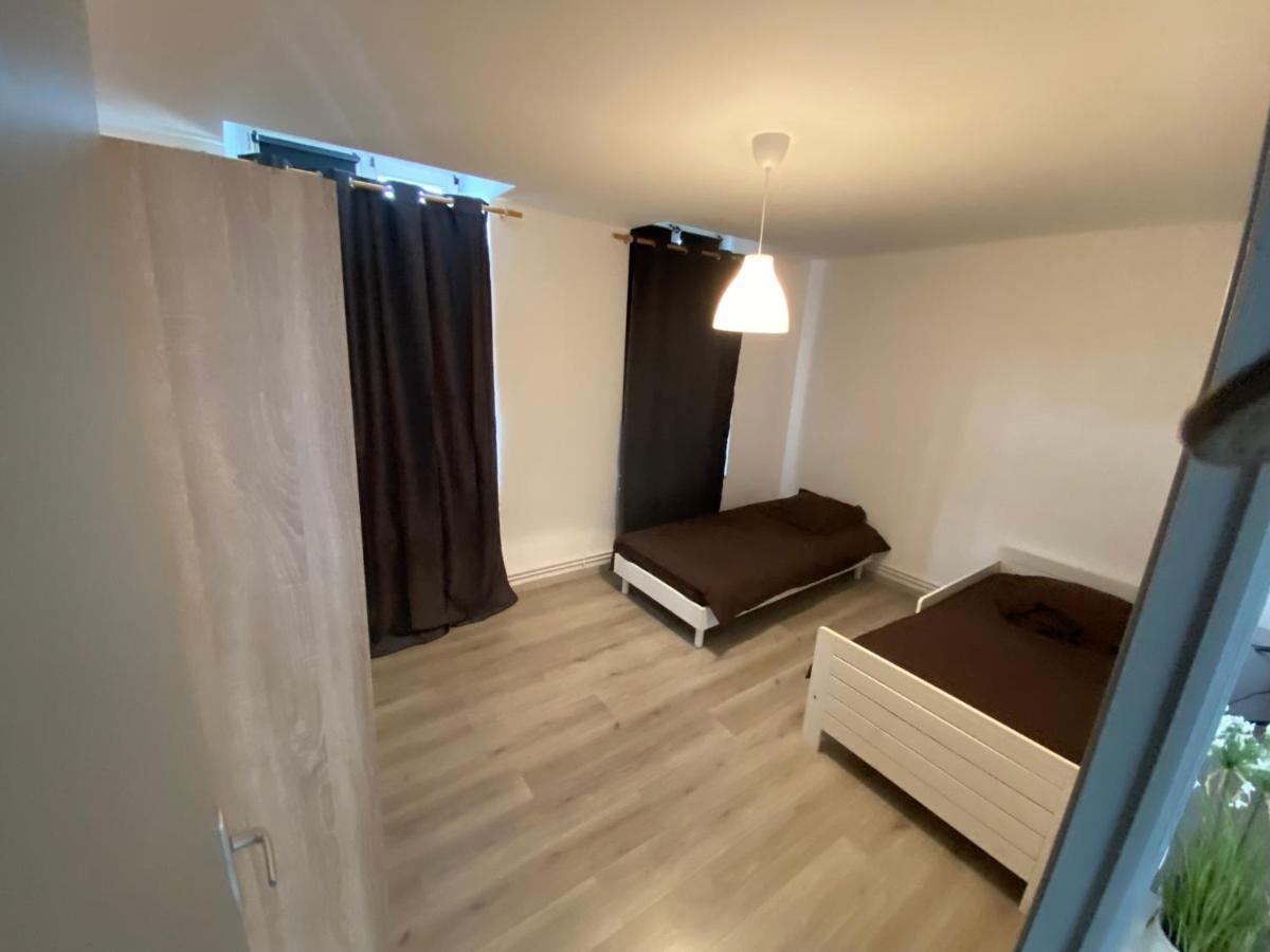 Joli Appartement Avec Parking Gratuit Sur Place Живе Екстериор снимка